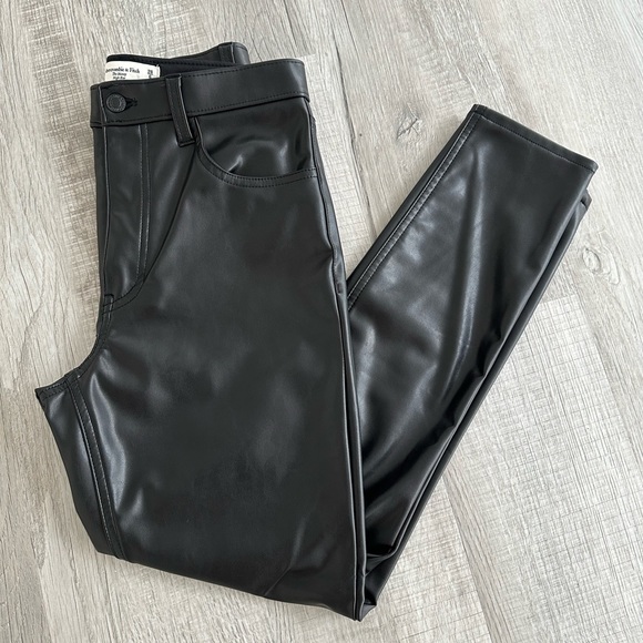 NWOT Abercrombie & Fitch Vegan Leather Stretch High Rise Black Pants - Picture 3 of 5